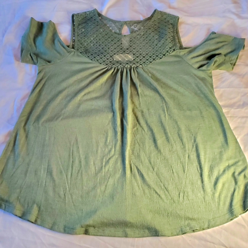 No Comment Plus, Open Shoulder, Light Green Shirt Size 1X